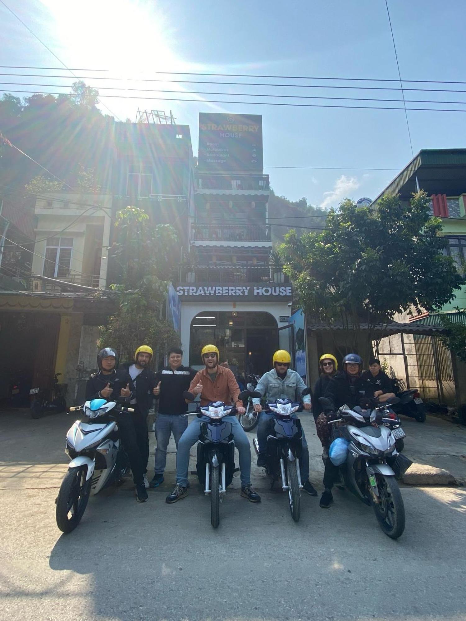 Strawberry House , Tour & Motorbikes Rentel Bed & Breakfast Ha Giang Exterior photo
