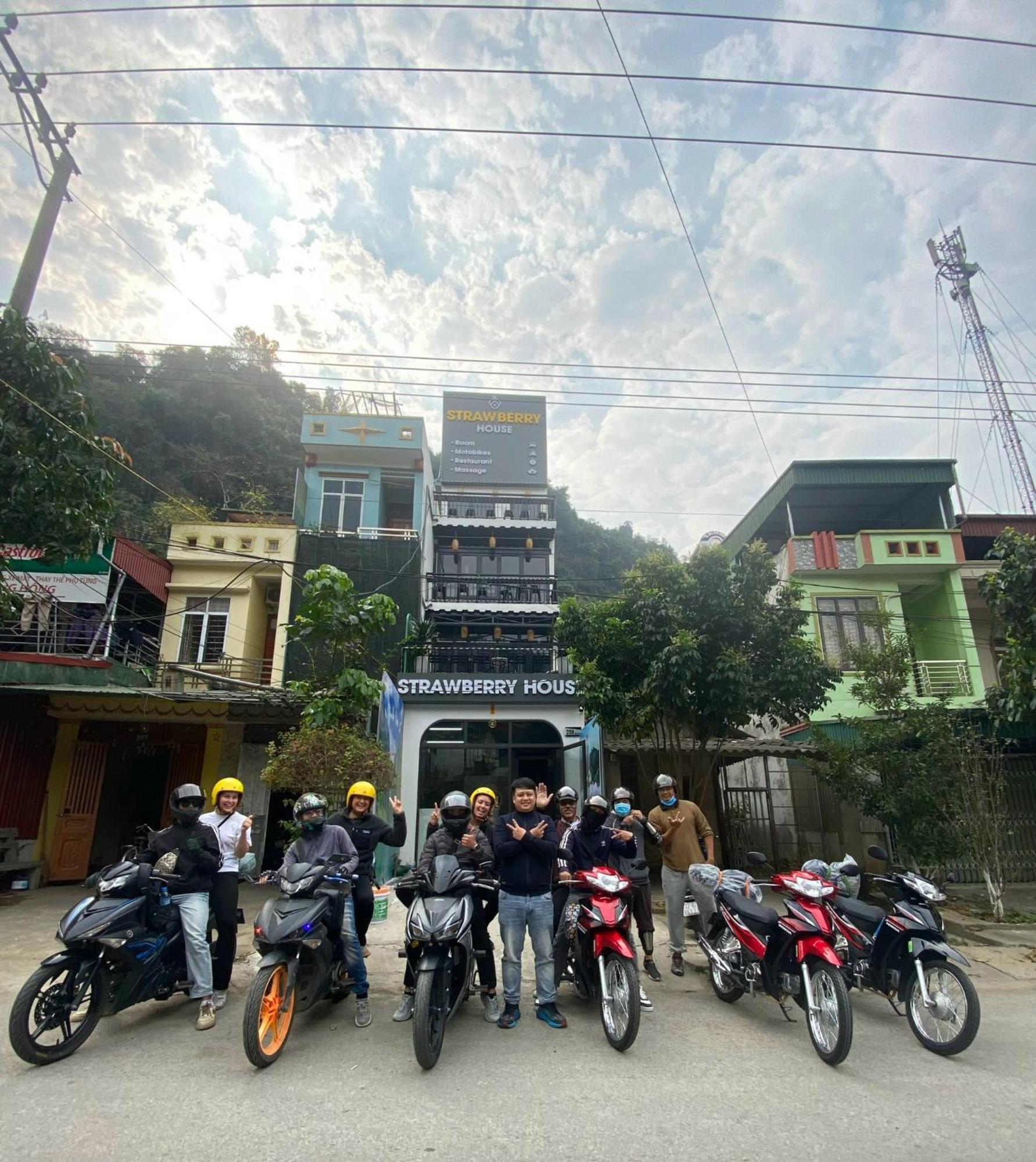 Strawberry House , Tour & Motorbikes Rentel Bed & Breakfast Ha Giang Exterior photo