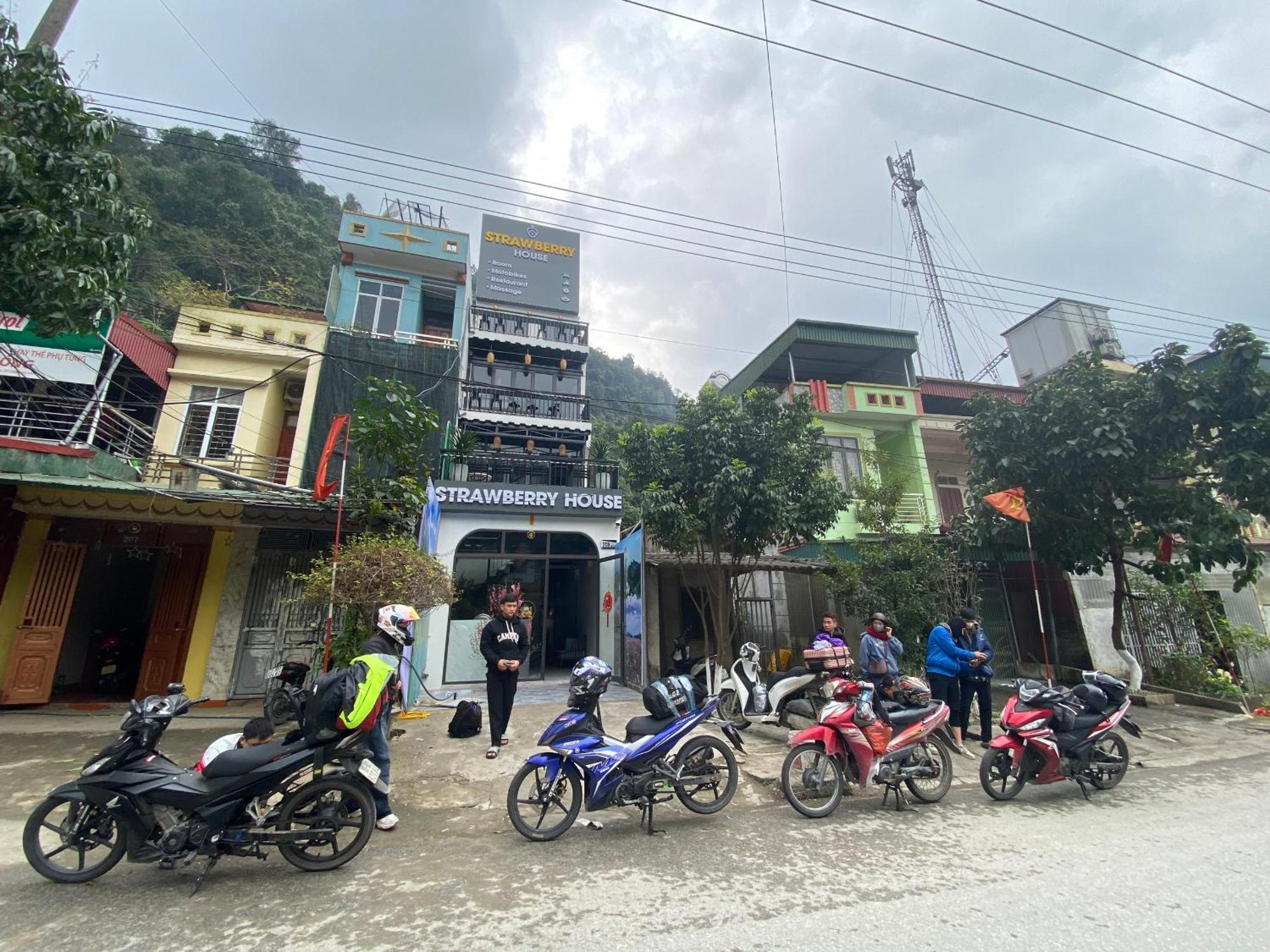 Strawberry House , Tour & Motorbikes Rentel Bed & Breakfast Ha Giang Exterior photo