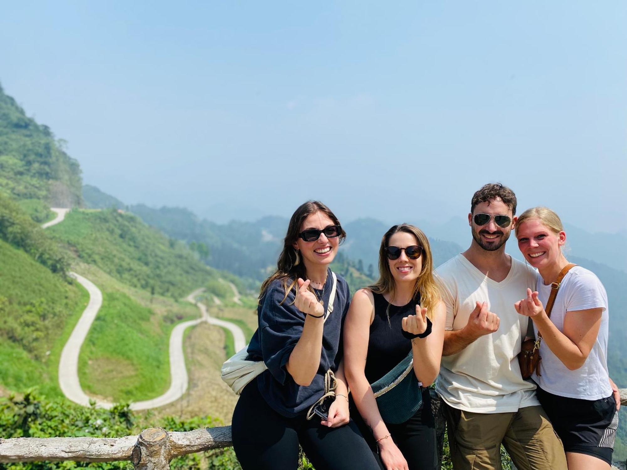Strawberry House , Tour & Motorbikes Rentel Bed & Breakfast Ha Giang Exterior photo