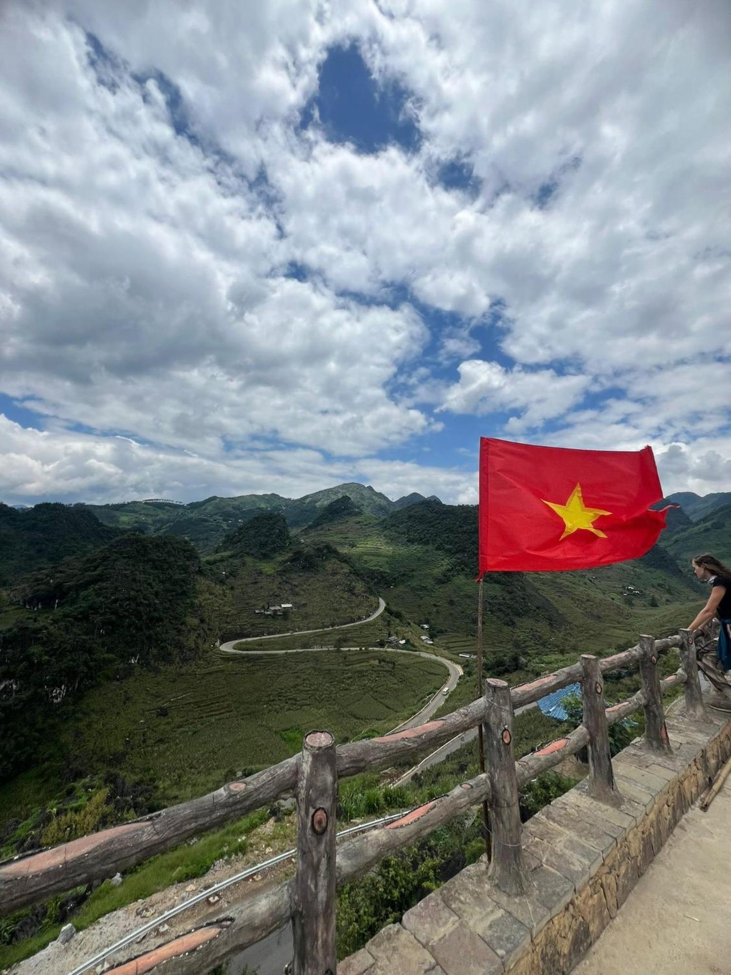 Strawberry House , Tour & Motorbikes Rentel Bed & Breakfast Ha Giang Exterior photo
