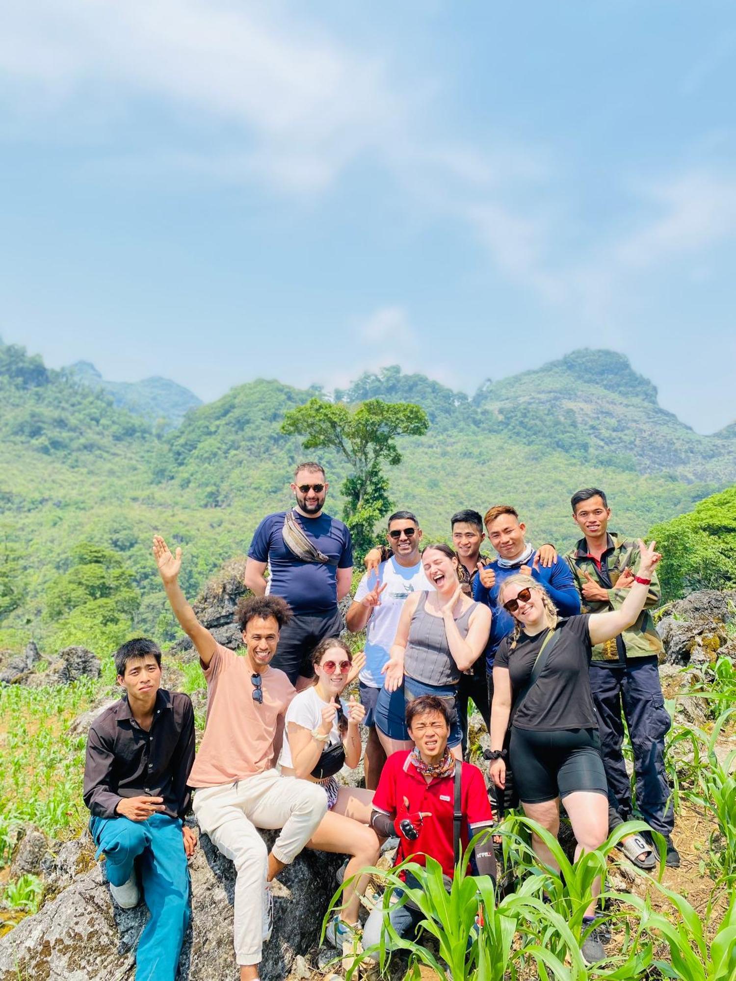 Strawberry House , Tour & Motorbikes Rentel Bed & Breakfast Ha Giang Exterior photo