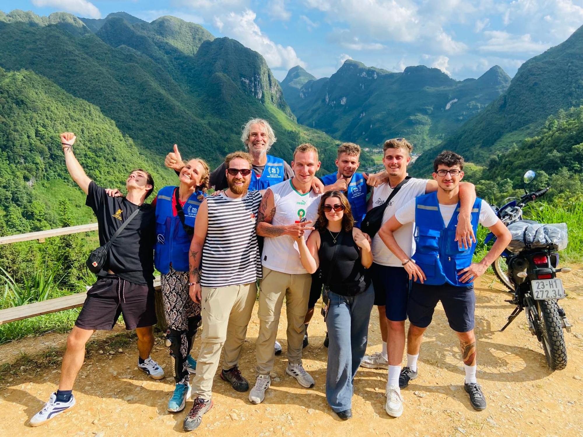 Strawberry House , Tour & Motorbikes Rentel Bed & Breakfast Ha Giang Exterior photo