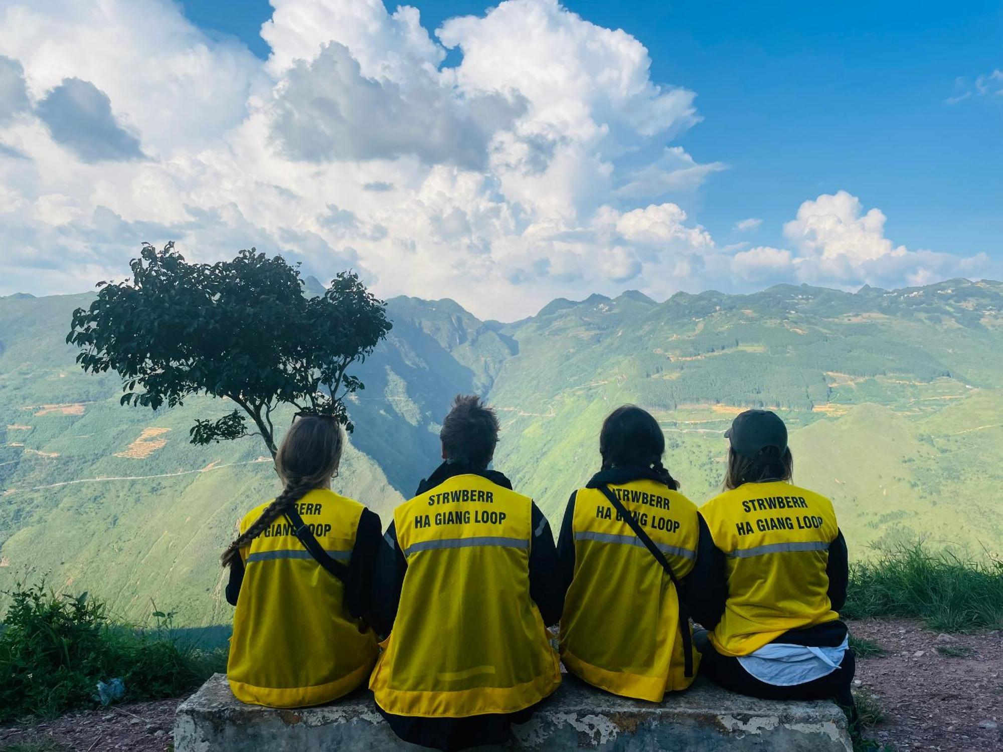 Strawberry House , Tour & Motorbikes Rentel Bed & Breakfast Ha Giang Exterior photo