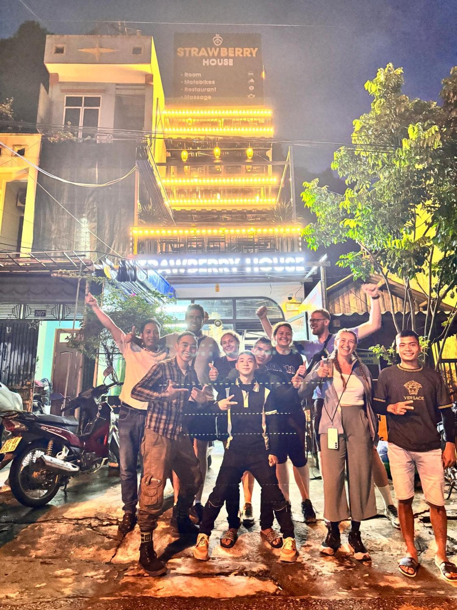 Strawberry House , Tour & Motorbikes Rentel Bed & Breakfast Ha Giang Exterior photo