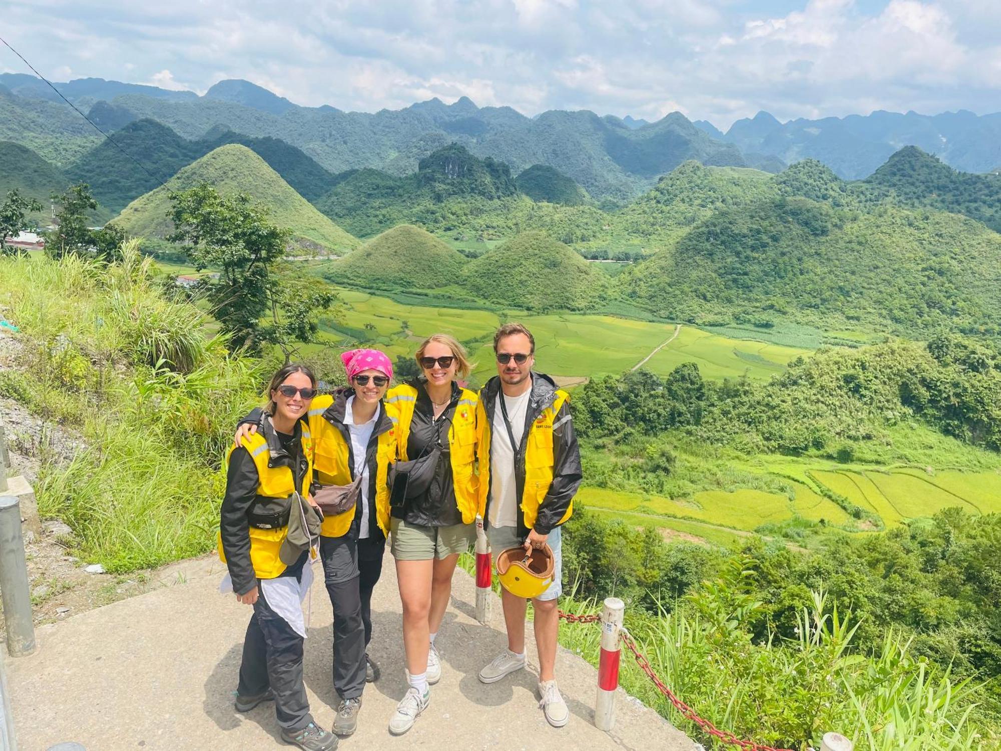 Strawberry House , Tour & Motorbikes Rentel Bed & Breakfast Ha Giang Exterior photo