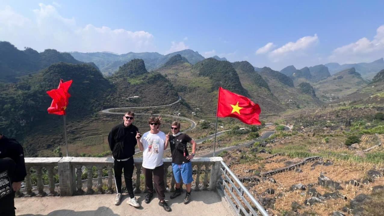 Strawberry House , Tour & Motorbikes Rentel Bed & Breakfast Ha Giang Exterior photo
