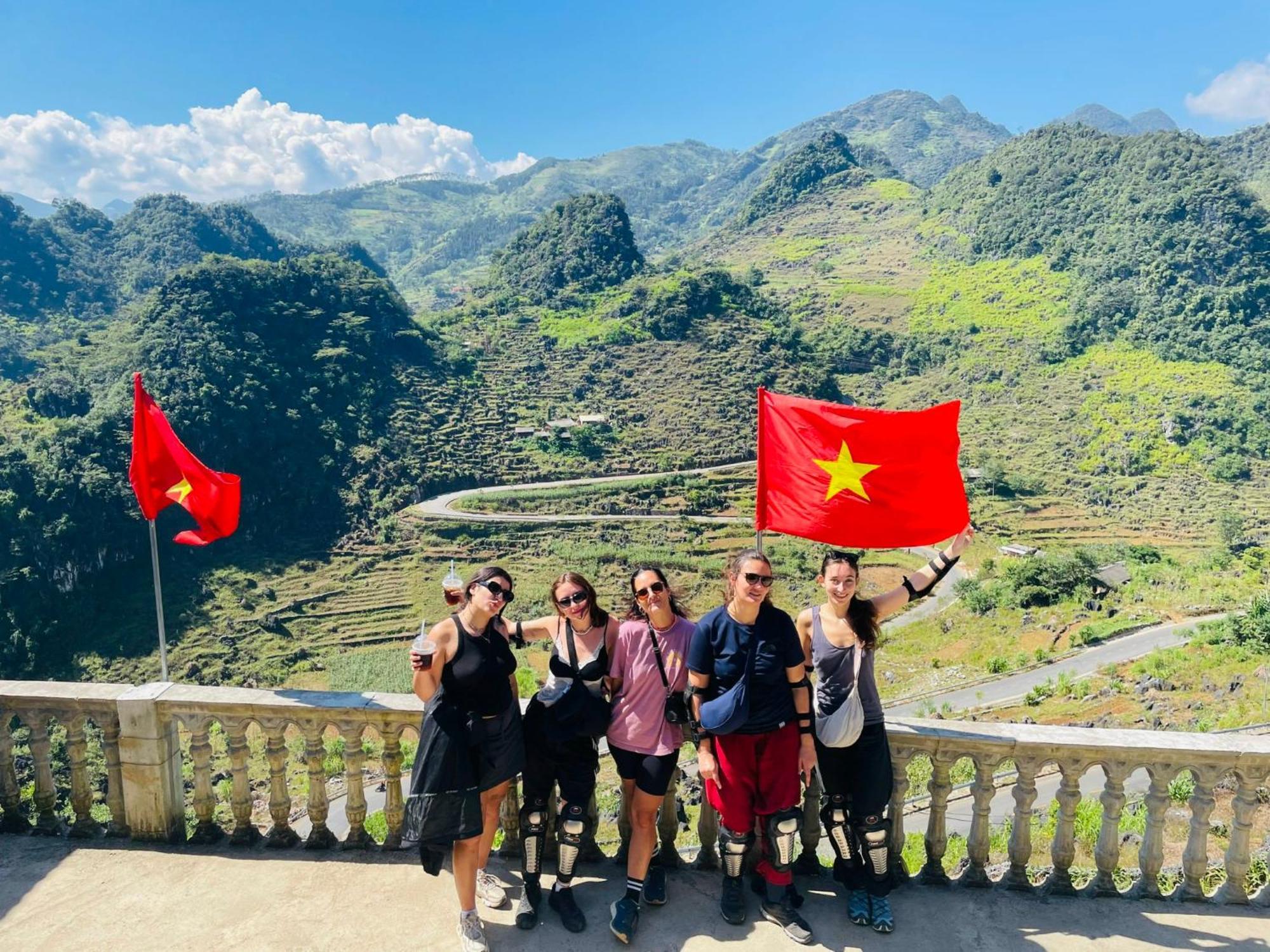 Strawberry House , Tour & Motorbikes Rentel Bed & Breakfast Ha Giang Exterior photo